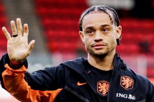 重伤！罗马诺：西蒙斯十字韧带撕裂无缘世界杯，2027年回归