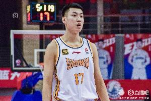 媒体人：面对不满判罚球员还是得控制情绪 3局2胜每个人都很重要