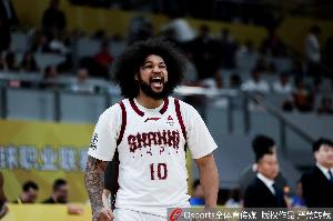 媒体人：尼克斯是体型大有突破能组织的重型后卫 昨晚立功了