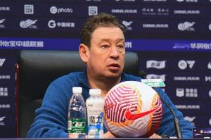 斯卢茨基：给予年轻球员足够的机会，他们会承担起中国足球的希望