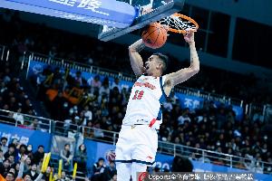 爆砍39+9+8！媒体人：奎因把赛季最佳留在生死战 感觉没有体能条