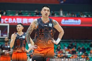 老将很拼！陶汉林8中6高效拿下12分7板1助1断 3前场板