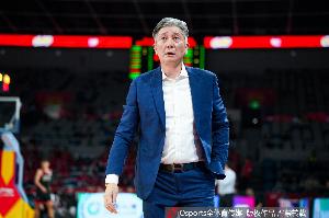 郑永刚：先不想什么总冠军 先一步一步来 史密斯是带伤上阵