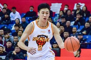 郑永刚：卢鹏羽通过防守带动全队还能得分 他下快攻&空切很有特点