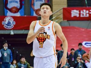 媒体人：周鹏太稳了！20年生涯19次进季后赛18次打进进四强