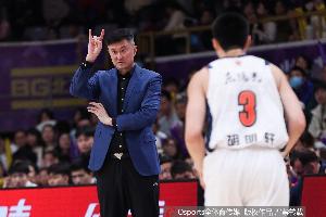 媒体人：广东第3节打了8分钟日本队的战术 上线极限拉扯空间&空切