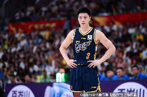高开低走！胡明轩9中3拿到13分1板2助 3失误3犯&末节仅1分