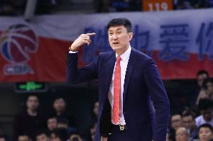 杜峰：没有什么遗憾的 我们都拿过11个总冠军了&有的球队一个没有