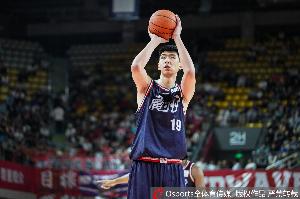 直播吧：若去海外打球 徐昕计划找米切尔教练进行NBA级别特训