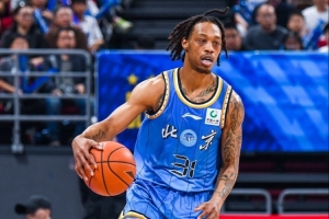 因伤无法坚持！记者：阿隆德斯说感觉还行没啥大事 具体等检查