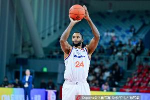 上海主动变阵！半决赛G1首发：弗格升入首发阵容 王哲林VS周琦