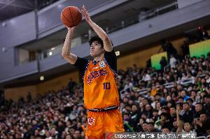 还是挺敢打的！偰李永炜替补22分钟 8中3拿7分6板5助&送关键抢断