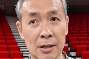 许利民：昨晚比赛的体力消耗非常大 我们要想办法解放后卫