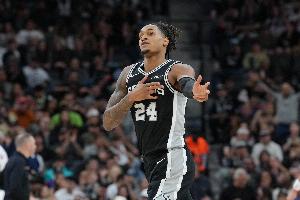 中规中矩！瓦塞尔半场5中2拿到6分3篮板3助攻1盖帽