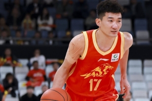 媒体人：这只是孙铭徽复出的第2场 他仍然在找比赛感觉但手是真硬