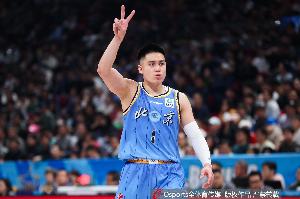 第三节独得13分！陈盈骏三节打完10中7砍下20分 三分5中4