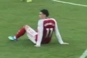 累麻了！终场哨响后，多名阿森纳球员瘫倒在地