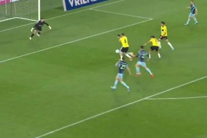 荷甲惊现神仙球！这球让人想起了巅峰时期的梅西