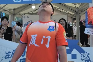 什么水平❓️吧友参加直播吧闽超顶球趣味游戏