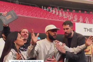 阿尔维斯出狱后成为传教士，在马竞主场演讲：基督让我重获自由
