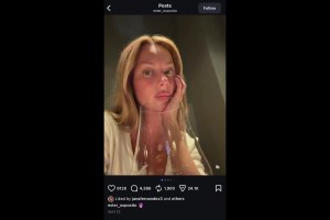法国队球迷围攻姆巴佩女友的社媒账号，对姆巴佩近期表现感到不满