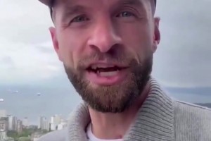 穆勒喊话全体仁迷：为拜仁血战呐喊，让安联变成红色地狱！