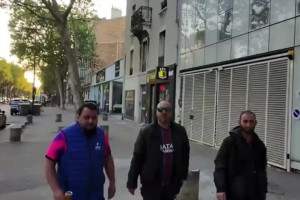 胆子够大！博主街访大巴黎球迷：是否愿意为姆巴佩建一座雕像