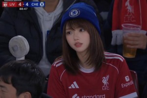 美女你谁？青书现场看“青书德比”，AI还是太好用了