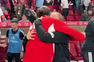 柏林联合主帅埃塔成为首位在五大联赛中带队取胜的女性主帅