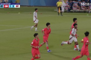 少年拉满弓！何思凡左路兜射死角破门，U17国足1-0卡塔尔