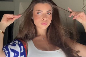 因为亚马尔！以色列女球迷剪掉了巴萨球衣