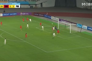 中国女足门将出击失误！朝鲜女足U17球员头球破门